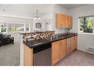 Photo #3: 24022911 Listing