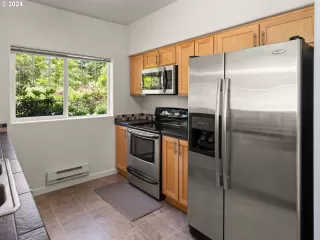 Photo #5: 24022911 Listing