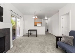 Photo #6: 24022911 Listing