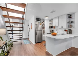 Photo #4: 24023312 Listing