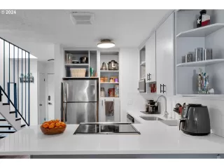 Photo #5: 24023312 Listing