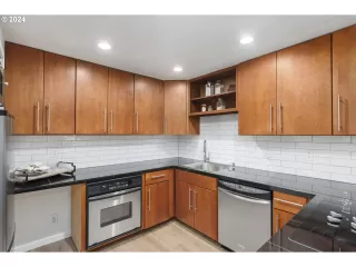 Photo #3: 24023350 Listing