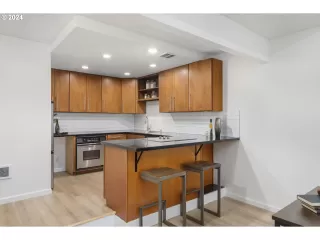 Photo #5: 24023350 Listing