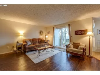 Photo #5: 24023806 Listing 