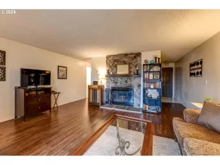 Photo #6: 24023806 Listing 