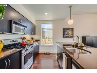 Photo #5: 24023818 Listing