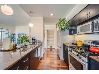 Photo #6: 24023818 Listing