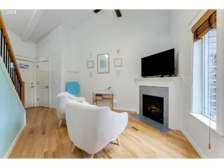 Photo #5: 24023954 Listing