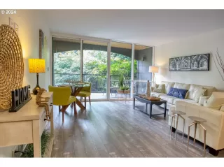 Photo #4: 24024328 Listing