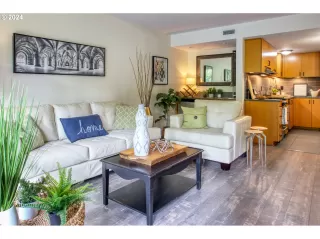 Photo #5: 24024328 Listing