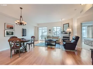 Photo #4: 24024345 Listing