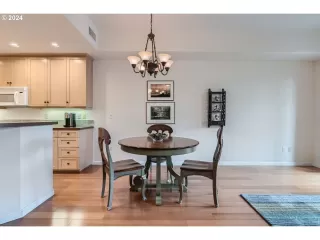 Photo #5: 24024345 Listing