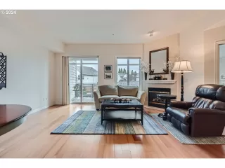 Photo #6: 24024345 Listing