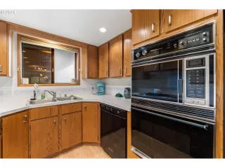 Photo #5: 24024769 Listing 