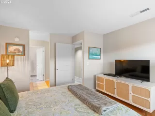 Photo #6: 24025245 Listing