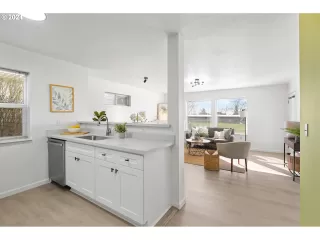 Photo #3: 24025378 Listing 