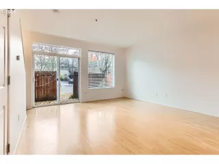 More Details about MLS # 24025457 : 8686 NE HYDE PARK LN