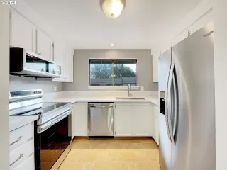 Photo #6: 24026952 Listing