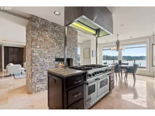 Photo #5: 24026987 Listing