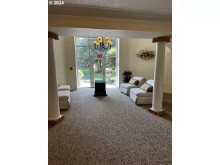 Photo #5: 24027080 Listing