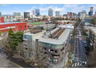 Photo #2: 24027341 Listing 