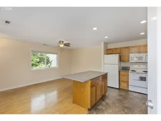 Photo #3: 24027539 Listing 