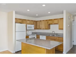 Photo #6: 24027539 Listing 