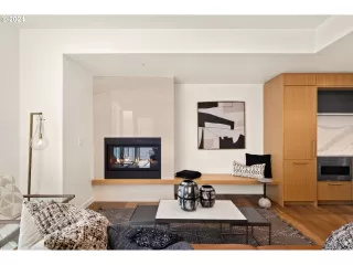 Photo #4: 24028252 Listing