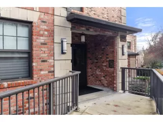 Photo #5: 24028396 Listing