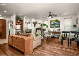 Photo #3: 24028767 Listing