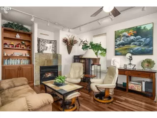 Photo #4: 24028767 Listing