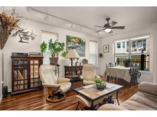 Photo #5: 24028767 Listing