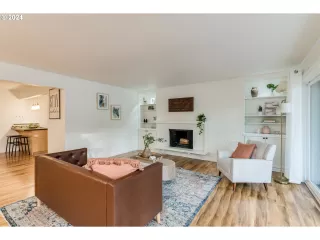 Photo #4: 24028798 Listing