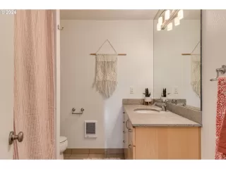 Photo #6: 24028798 Listing