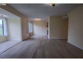 Photo #3: 24029674 Listing 