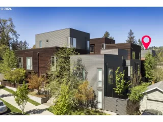 Photo #1: 24030458 Listing