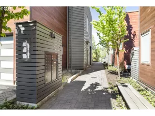 Photo #2: 24030458 Listing