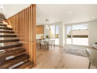 Photo #4: 24030458 Listing