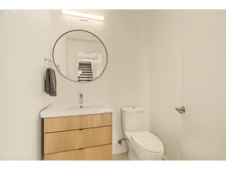 Photo #5: 24030458 Listing