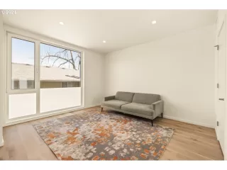 Photo #6: 24030458 Listing