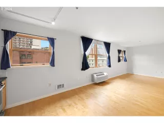 Photo #2: 24031402 Listing