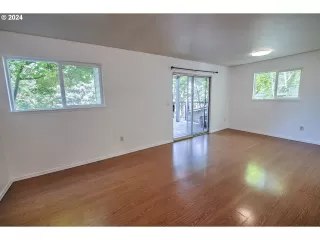 Photo #4: 24031643 Listing 