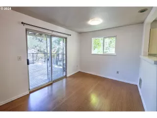 Photo #5: 24031643 Listing 