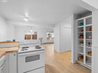 Photo #3: 24031761 Listing 