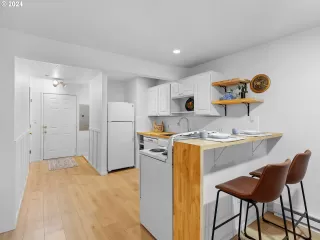 Photo #5: 24031761 Listing 