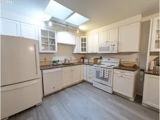 Photo #4: 24033347 Listing 