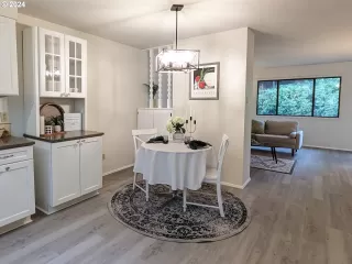 Photo #5: 24033347 Listing 