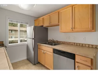 Photo #2: 24035345 Listing