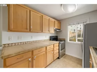 Photo #3: 24035345 Listing