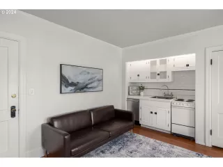 Photo #5: 24035507 Listing 